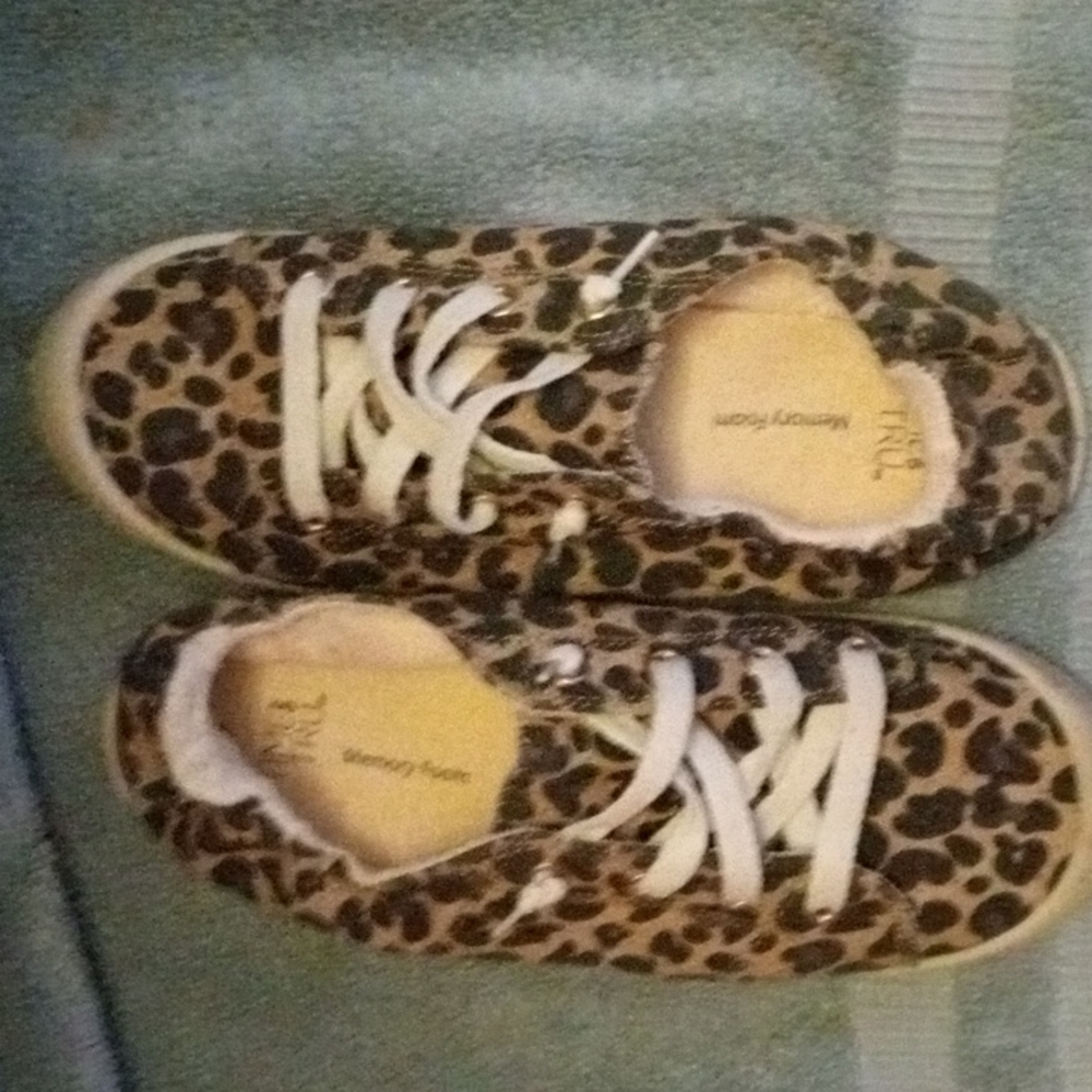 Leaperd print walking shoes